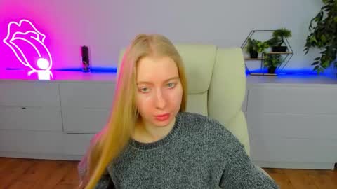 Snapshot of alina__blonde chatting on February 3, 2026, 6:40 am Alina online show from February 3, 2026, 6:40 am