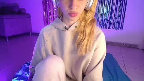 Alina  online show from October 16, 2025, 2:45 am