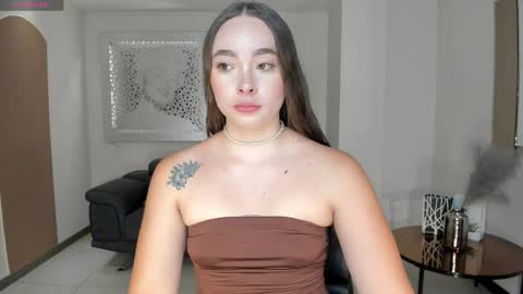 alinakravitz_ online show from April 3, 2026, 6:06 pm