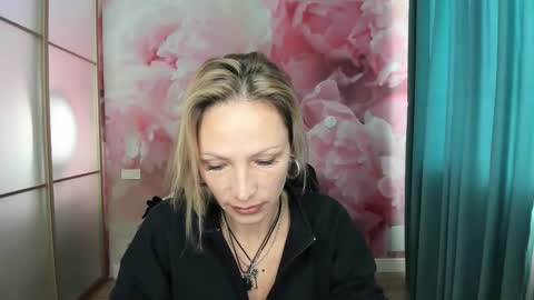 AlinaMoor online show from October 21, 2025, 5:41 am