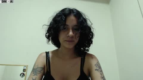 Snapshot of alinawoolf_ chatting on April 7, 2026, 3:40 am Ali online show from April 7, 2026, 3:40 am