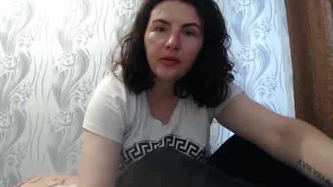 AlinaxJames online show from June 19, 2026, 8:07 am