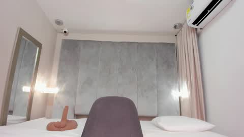Snapshot of alinnasmith chatting on March 1, 2025, 10:42 pm Alinna online show from March 1, 2025, 10:42 pm