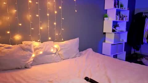 Alisha online show from October 28, 2025, 1:58 pm