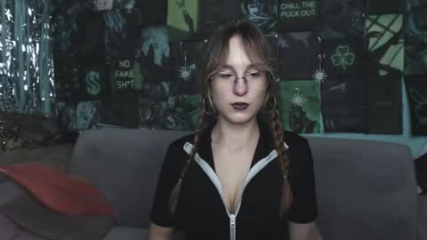 alishakelly online show from November 21, 2025, 6:01 am