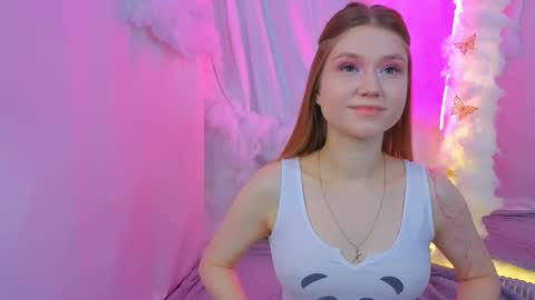 Alisia online show from November 3, 2025, 3:46 pm