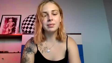 Alisa online show from October 28, 2025, 1:36 pm