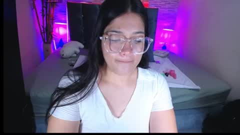 Snapshot of alison_girl22 chatting on April 21, 2026, 10:34 pm Alison online show from April 21, 2026, 10:34 pm
