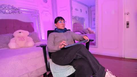 Alison Fishert online show from January 29, 2025, 11:41 am