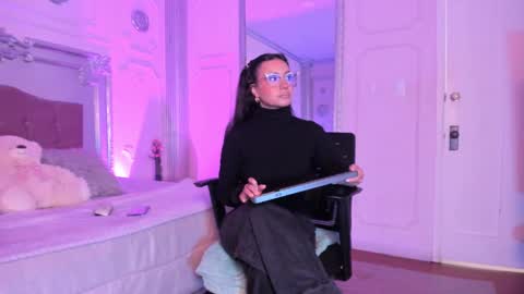 Alison Fishert online show from February 3, 2025, 11:53 am