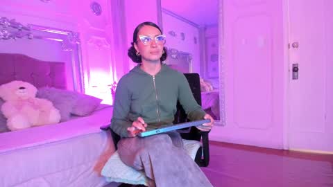 Alison Fishert online show from February 11, 2025, 11:54 am