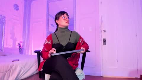 Alison Fishert online show from November 7, 2025, 12:38 pm