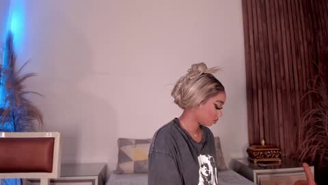 Alison Moon  online show from January 18, 2025, 10:17 am