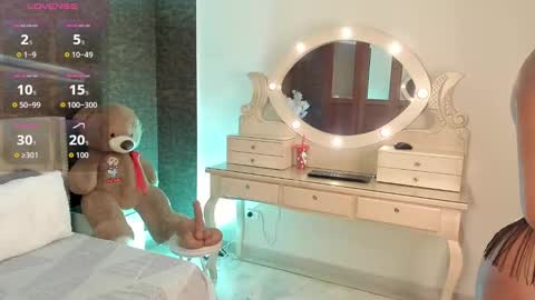 Alison Moon  online show from October 3, 2025, 10:51 pm