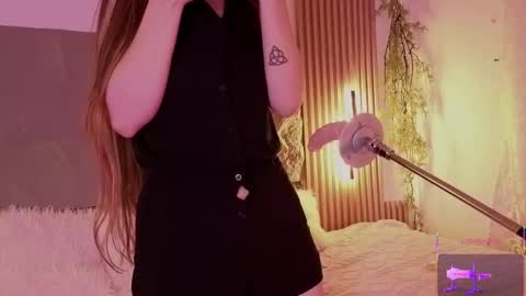 Mia online show from October 28, 2025, 3:04 pm