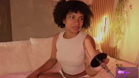 Mia online show from November 17, 2025, 9:42 pm