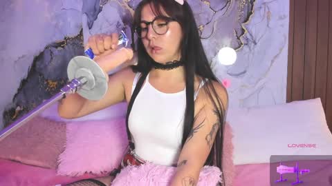 Mia online show from April 1, 2026, 8:28 pm