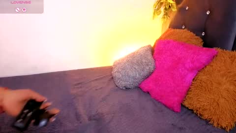 alisse_xx online show from May 13, 2026, 3:04 am