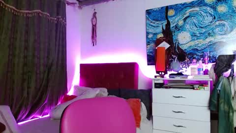 alissesallie_ online show from October 24, 2025, 2:08 am