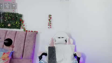 Snapshot of alisson_boobs_ chatting on June 13, 2026, 11:35 pm Alisson online show from June 13, 2026, 11:35 pm