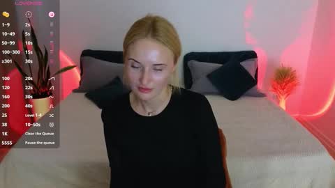 alisssarose online show from October 1, 2025, 4:13 pm