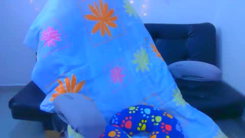 alixxe_ online show from December 15, 2025, 2:32 pm