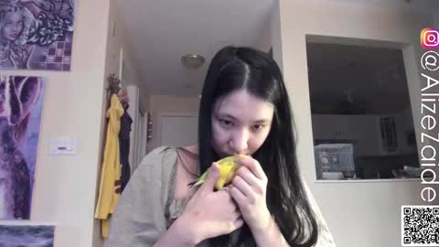 Alize Zaide online show from November 19, 2025, 7:47 pm