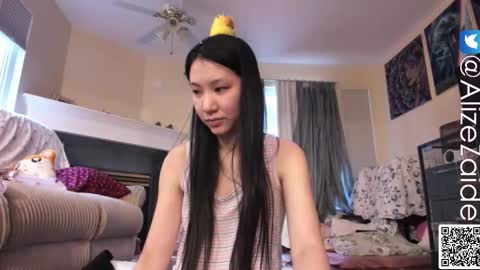 Alize Zaide online show from November 21, 2025, 8:51 pm