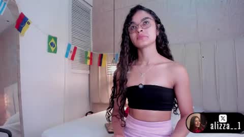 alizza_ online show from June 19, 2026, 11:58 am