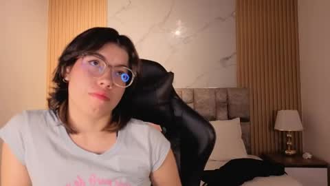 alkivamoon online show from June 7, 2026, 6:55 pm