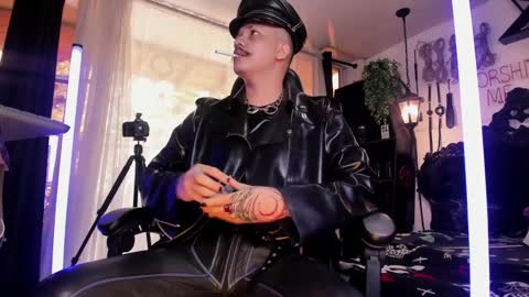   online show from December 6, 2024, 4:38 pm