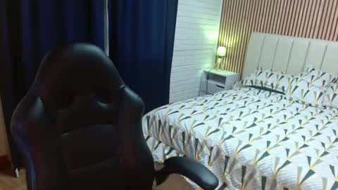 Snapshot of allegra_ferragamo chatting on February 9, 2025, 11:25 pm Ale online show from February 9, 2025, 11:25 pm