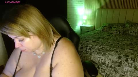 Snapshot of allegra_ferragamo chatting on February 18, 2025, 12:04 am Ale online show from February 18, 2025, 12:04 am