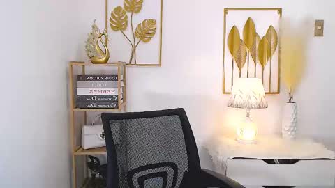 Snapshot of allena_anderson chatting on December 2, 2024, 6:43 pm Your Lovely Allena online show from December 2, 2024, 6:43 pm