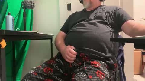 Allergictolove online show from January 15, 2025, 11:19 pm