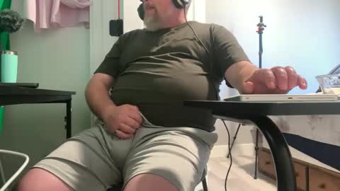 Allergictolove online show from September 8, 2025, 11:04 pm