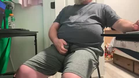 Allergictolove online show from November 30, 2025, 11:31 pm