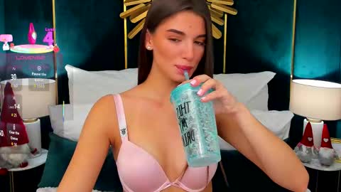 Lexi online show from December 14, 2025, 6:41 am