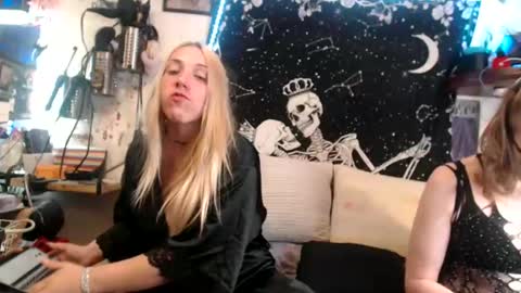 Snapshot of allforthedxll chatting on March 11, 2025, 2:07 pm allforthedxll online show from March 11, 2025, 2:07 pm