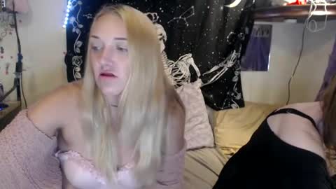 Snapshot of allforthedxll chatting on March 12, 2025, 9:23 am allforthedxll online show from March 12, 2025, 9:23 am