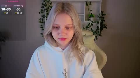 Snapshot of allice_cox chatting on November 18, 2025, 1:11 am Allice online show from November 18, 2025, 1:11 am