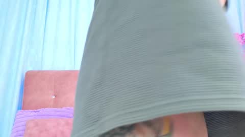 Allicia online show from November 28, 2025, 7:27 pm