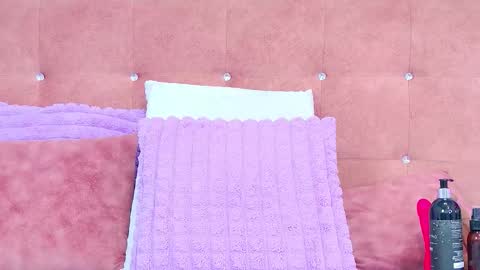 Allicia online show from December 3, 2025, 7:23 pm