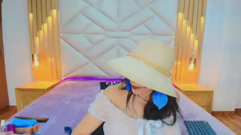 Aliie  online show from October 31, 2025, 11:55 am