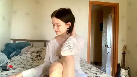 Snapshot of allisonbreese chatting on May 19, 2026, 2:01 pm Viola online show from May 19, 2026, 2:01 pm