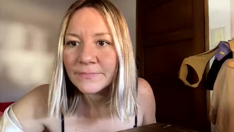 allisonlove2 online show from April 29, 2026, 5:30 pm