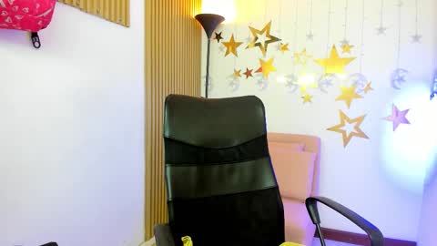 Snapshot of allisonlove_88 chatting on February 16, 2026, 12:23 pm ALLISON online show from February 16, 2026, 12:23 pm