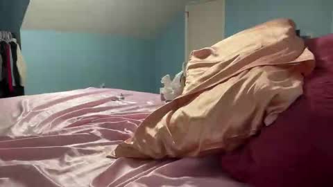 allisontaylorxo online show from November 29, 2025, 3:42 am