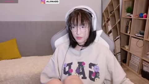 Snapshot of alllinaeve chatting on February 22, 2025, 1:33 am Alina online show from February 22, 2025, 1:33 am