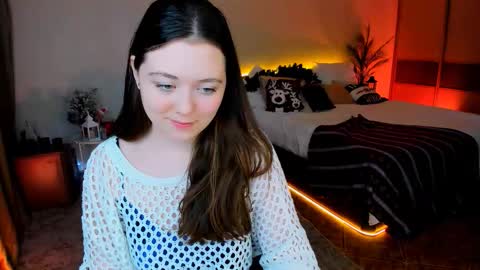 alluringeyess online show from December 19, 2025, 5:09 pm